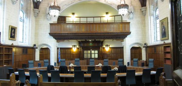 A picture showing the inside of an empty court room